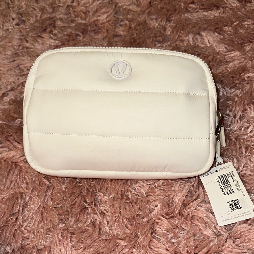 Lululemon everywhere belt bag “Wunder puff”
